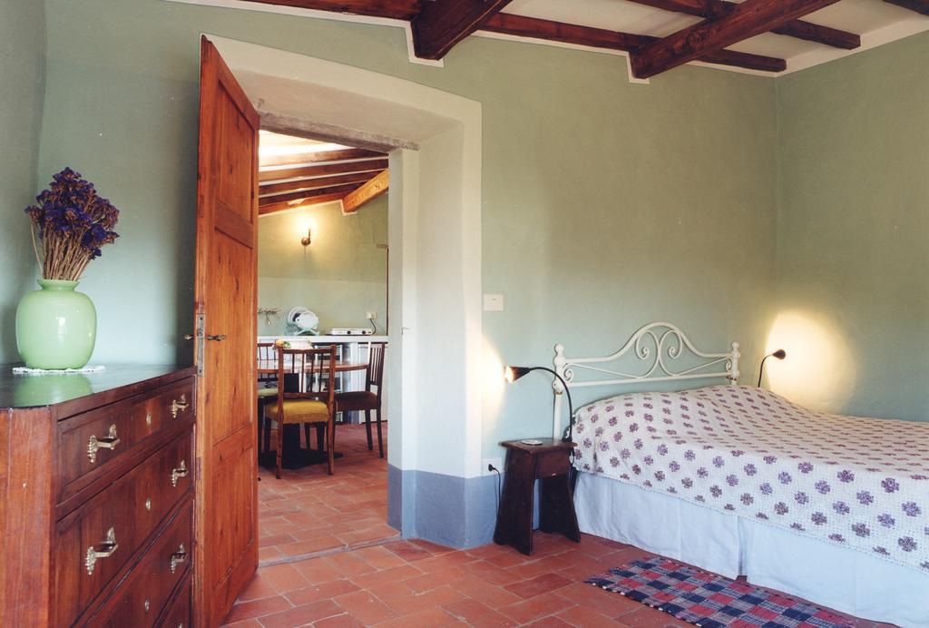 ボルゴ・ア・ブッジャーノ Antica Casa "Le Rondini" Bed & Breakfast 部屋 写真