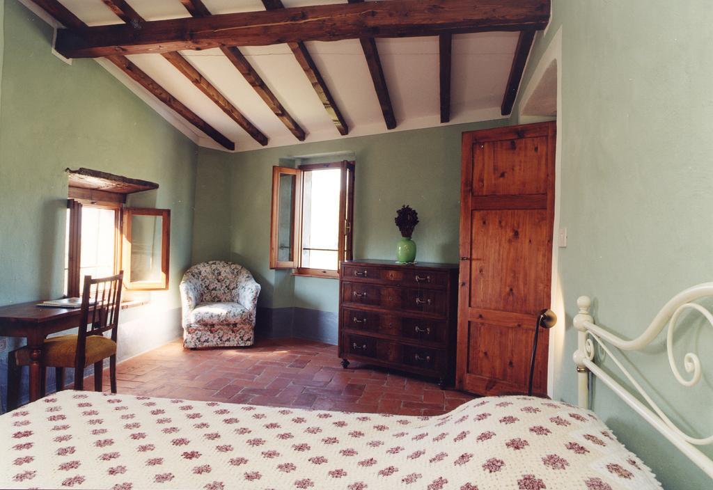ボルゴ・ア・ブッジャーノ Antica Casa "Le Rondini" Bed & Breakfast 部屋 写真