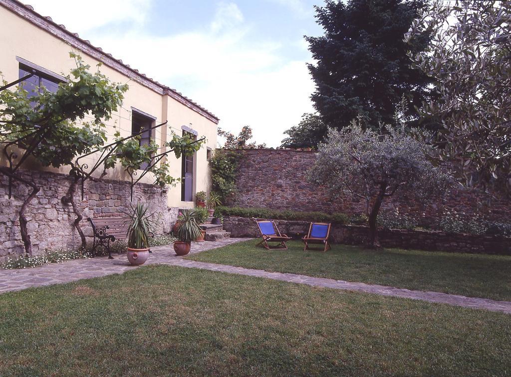 ボルゴ・ア・ブッジャーノ Antica Casa "Le Rondini" Bed & Breakfast エクステリア 写真