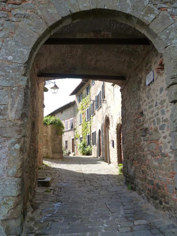 ボルゴ・ア・ブッジャーノ Antica Casa "Le Rondini" Bed & Breakfast エクステリア 写真