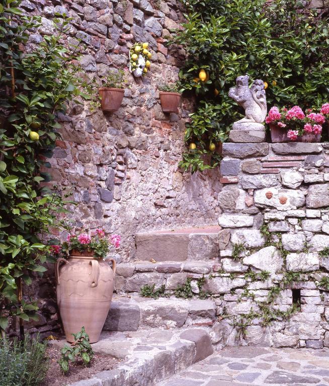 ボルゴ・ア・ブッジャーノ Antica Casa "Le Rondini" Bed & Breakfast エクステリア 写真