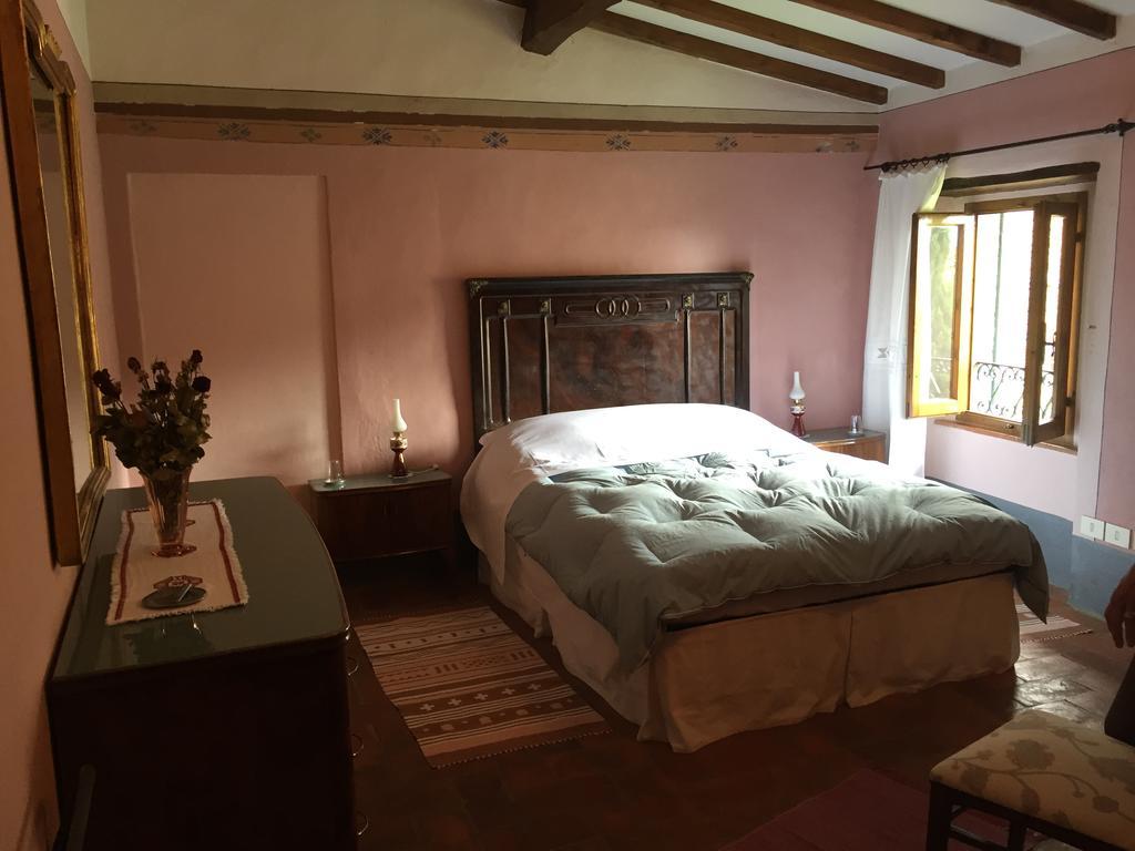 ボルゴ・ア・ブッジャーノ Antica Casa "Le Rondini" Bed & Breakfast エクステリア 写真
