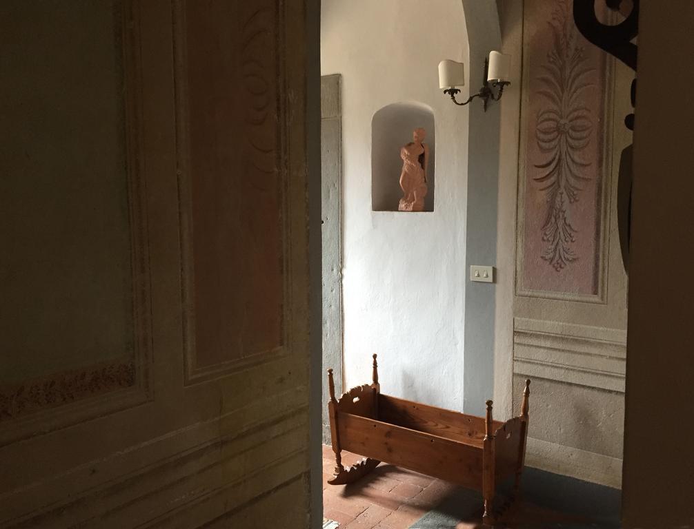 ボルゴ・ア・ブッジャーノ Antica Casa "Le Rondini" Bed & Breakfast エクステリア 写真