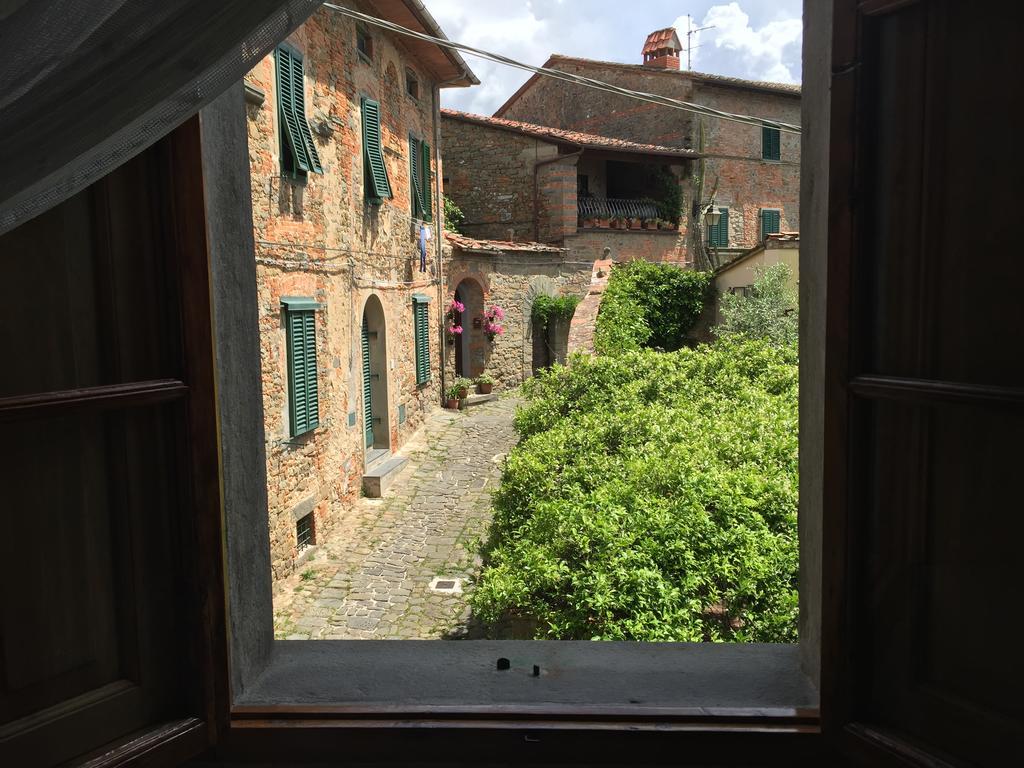 ボルゴ・ア・ブッジャーノ Antica Casa "Le Rondini" Bed & Breakfast エクステリア 写真