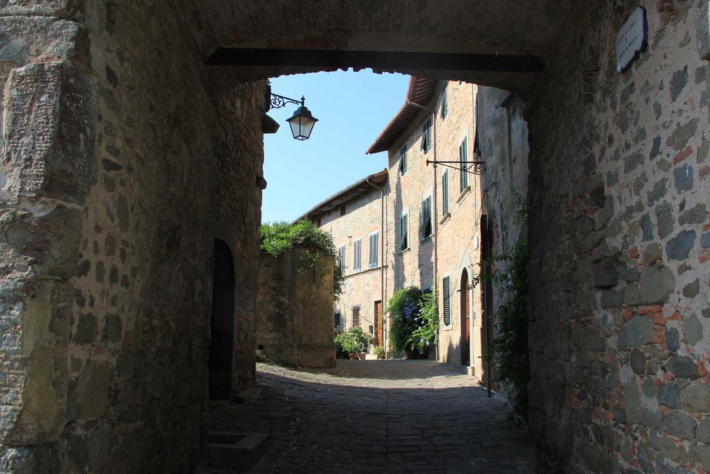 ボルゴ・ア・ブッジャーノ Antica Casa "Le Rondini" Bed & Breakfast エクステリア 写真