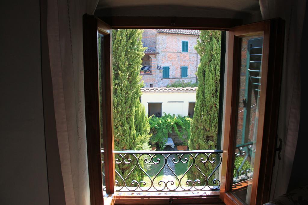 ボルゴ・ア・ブッジャーノ Antica Casa "Le Rondini" Bed & Breakfast エクステリア 写真