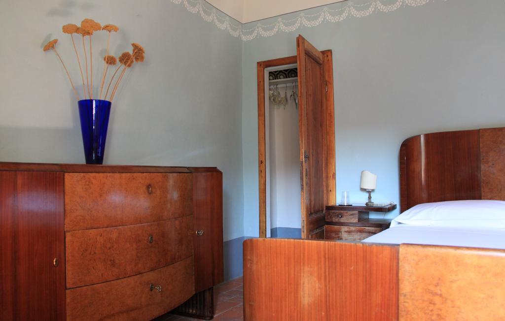 ボルゴ・ア・ブッジャーノ Antica Casa "Le Rondini" Bed & Breakfast エクステリア 写真
