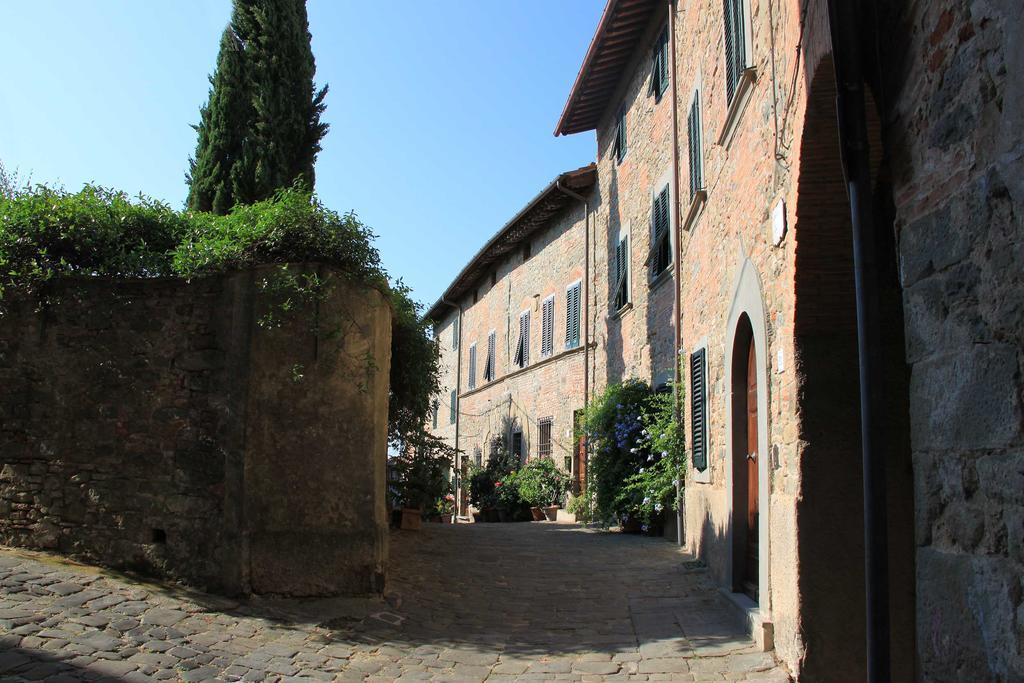 ボルゴ・ア・ブッジャーノ Antica Casa "Le Rondini" Bed & Breakfast エクステリア 写真