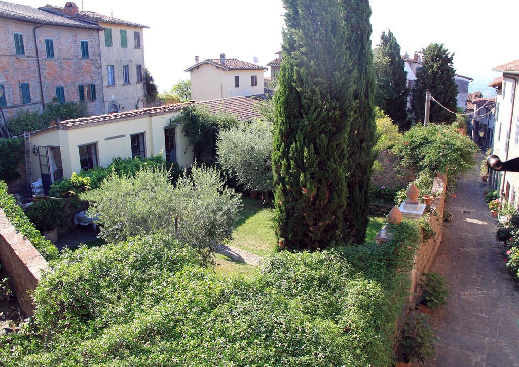 ボルゴ・ア・ブッジャーノ Antica Casa "Le Rondini" Bed & Breakfast エクステリア 写真