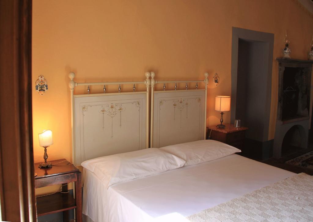 ボルゴ・ア・ブッジャーノ Antica Casa "Le Rondini" Bed & Breakfast エクステリア 写真