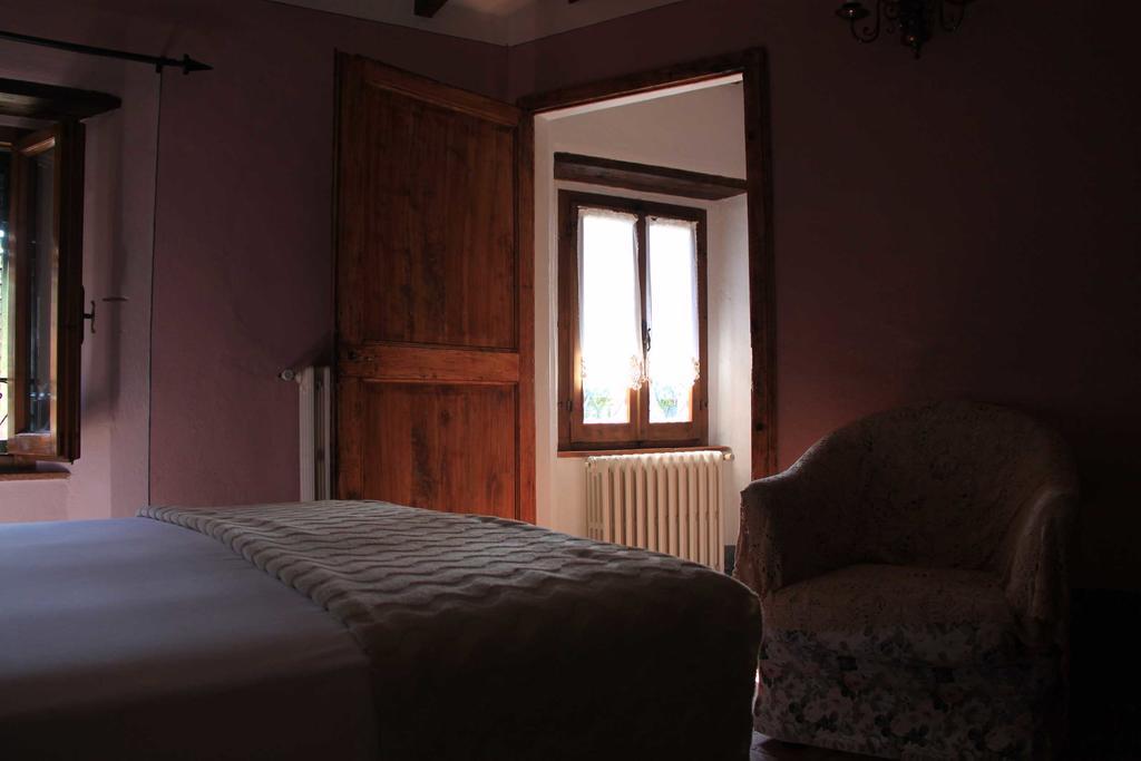 ボルゴ・ア・ブッジャーノ Antica Casa "Le Rondini" Bed & Breakfast エクステリア 写真