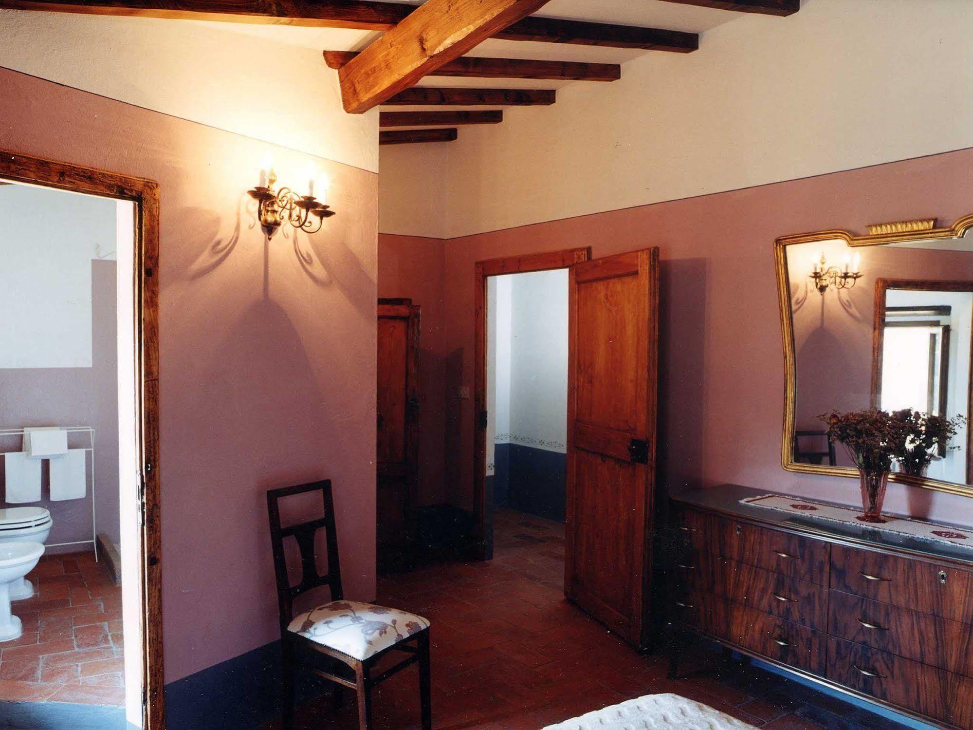ボルゴ・ア・ブッジャーノ Antica Casa "Le Rondini" Bed & Breakfast エクステリア 写真