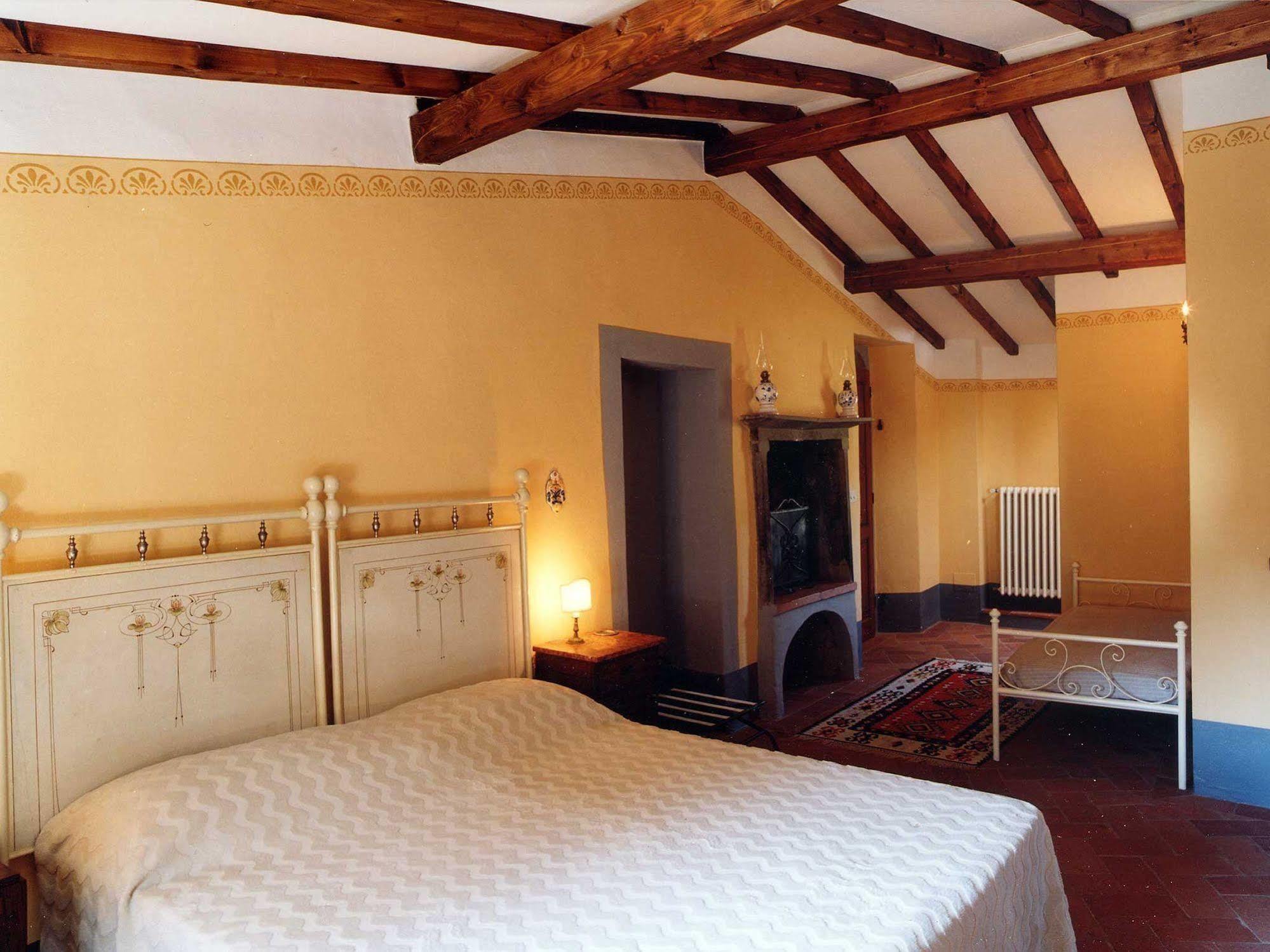 ボルゴ・ア・ブッジャーノ Antica Casa "Le Rondini" Bed & Breakfast エクステリア 写真