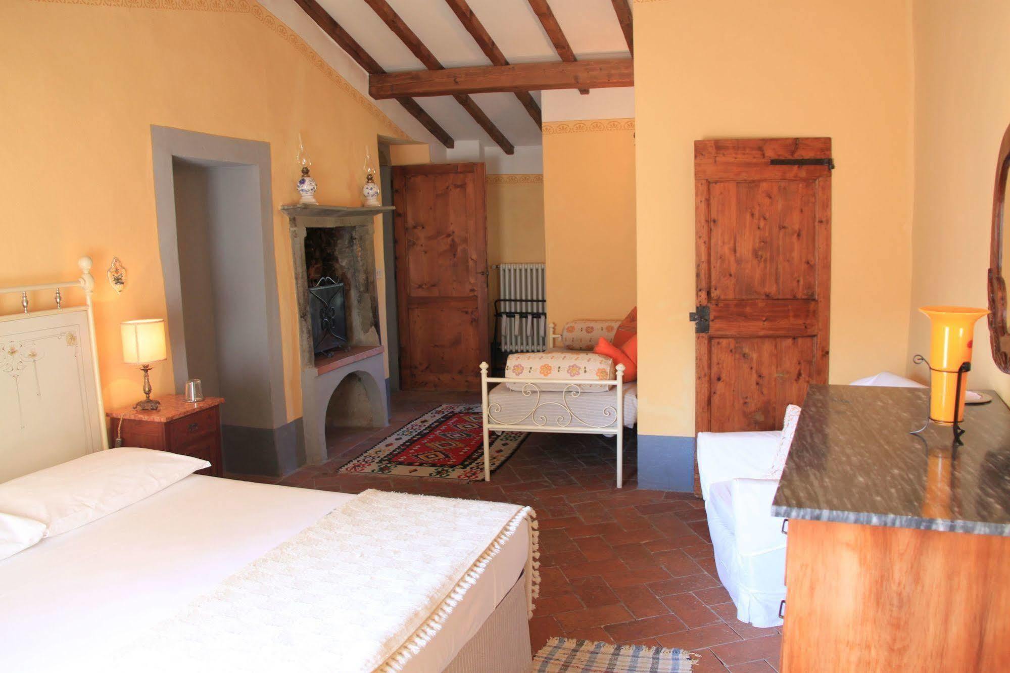 ボルゴ・ア・ブッジャーノ Antica Casa "Le Rondini" Bed & Breakfast エクステリア 写真
