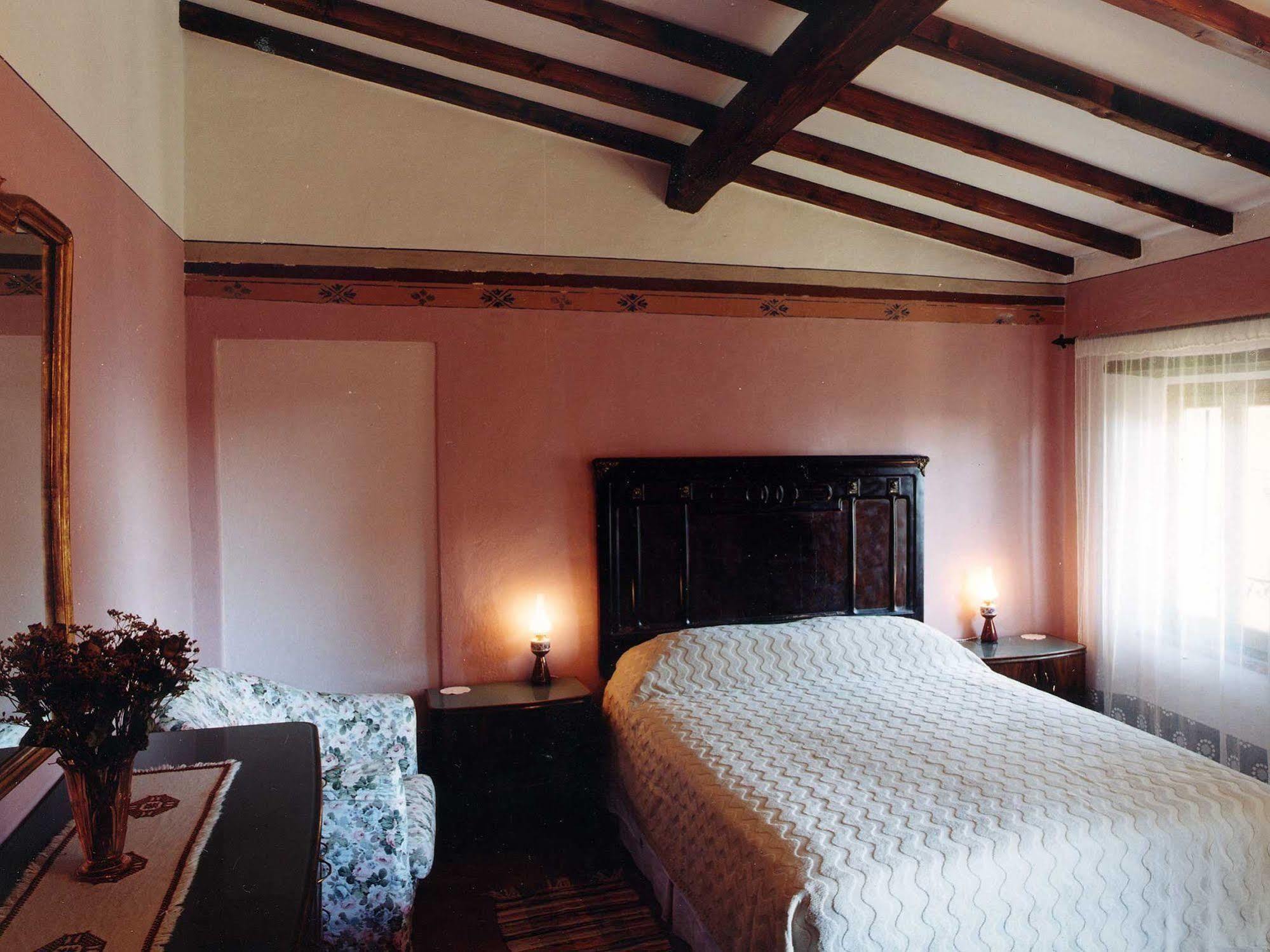ボルゴ・ア・ブッジャーノ Antica Casa "Le Rondini" Bed & Breakfast エクステリア 写真