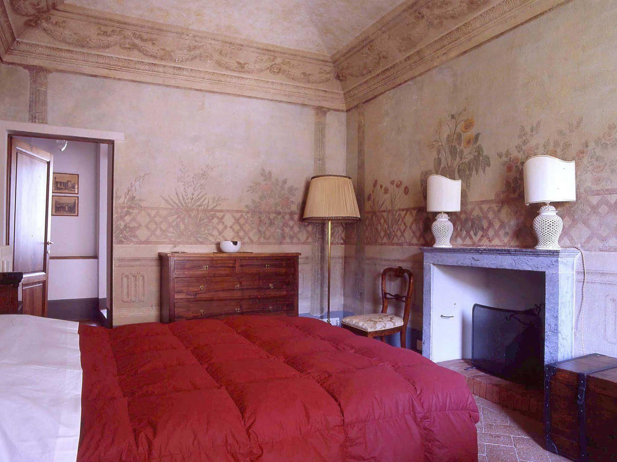 ボルゴ・ア・ブッジャーノ Antica Casa "Le Rondini" Bed & Breakfast エクステリア 写真
