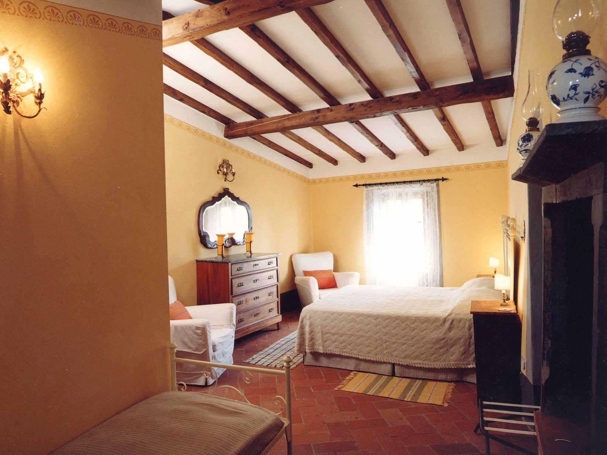ボルゴ・ア・ブッジャーノ Antica Casa "Le Rondini" Bed & Breakfast エクステリア 写真