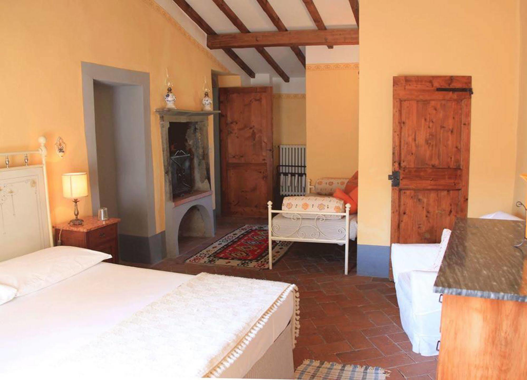 ボルゴ・ア・ブッジャーノ Antica Casa "Le Rondini" Bed & Breakfast エクステリア 写真