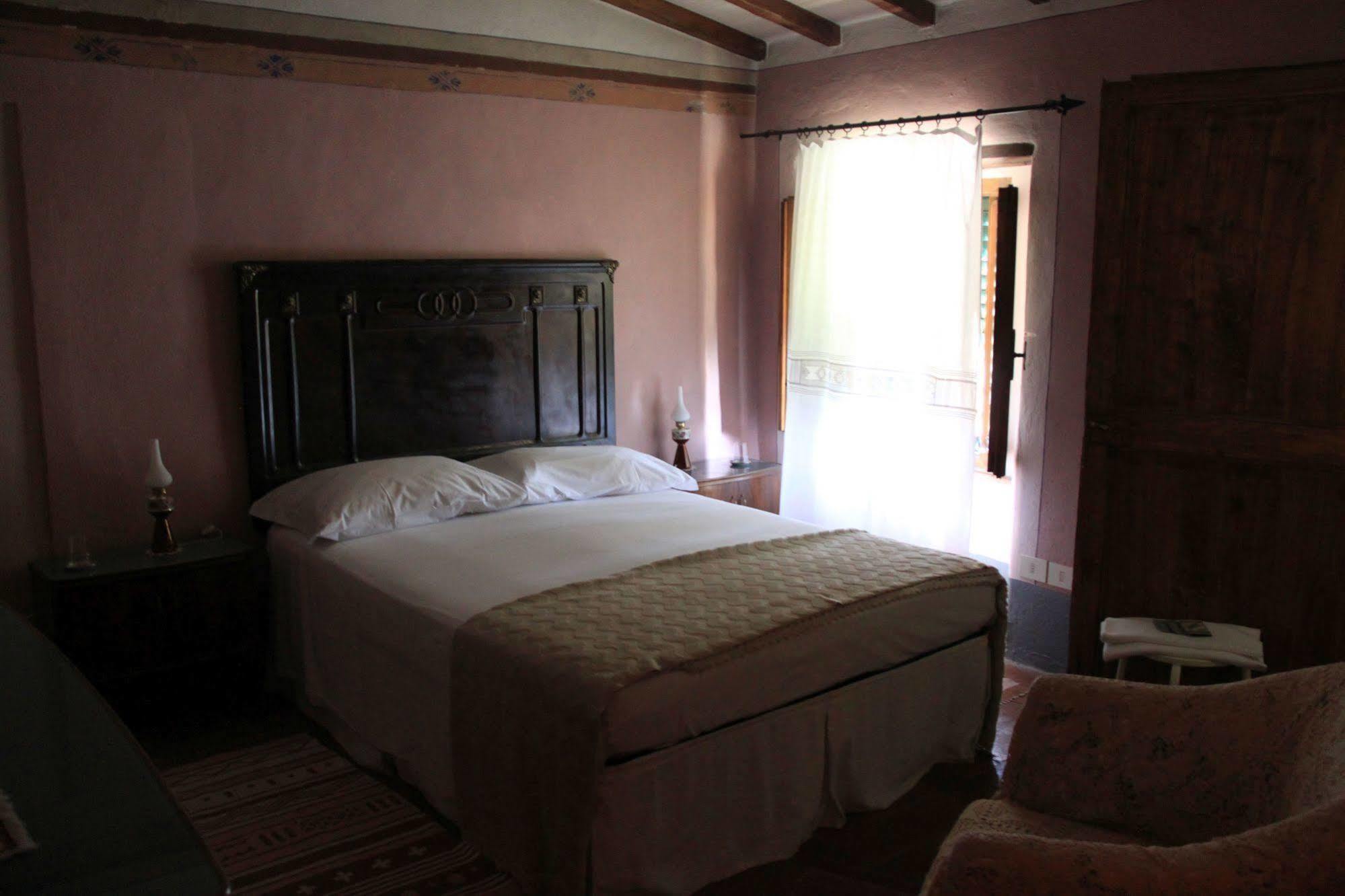 ボルゴ・ア・ブッジャーノ Antica Casa "Le Rondini" Bed & Breakfast エクステリア 写真