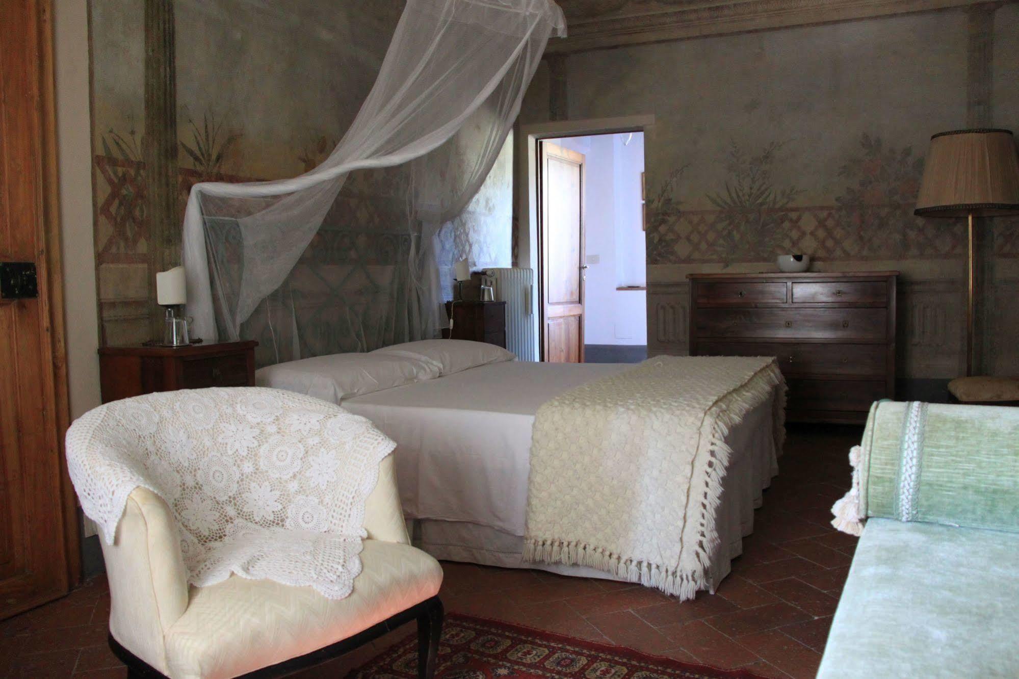 ボルゴ・ア・ブッジャーノ Antica Casa "Le Rondini" Bed & Breakfast エクステリア 写真